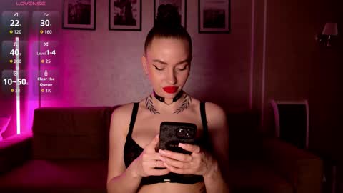 Snapshot of _moon_girl_18 chatting on February 2026 04:47:02 PM Nikol online show from February 2026 04:47:02 PM