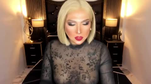 _natashacooper_ online show from April 2026 06:15:01 PM