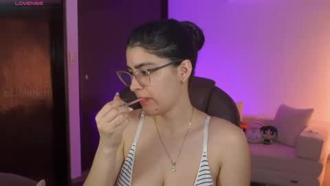 Snapshot of _niah chatting on May 2026 02:07:02 AM NiniHelp me by giving my show a thumbs up online show from May 2026 02:07:02 AM