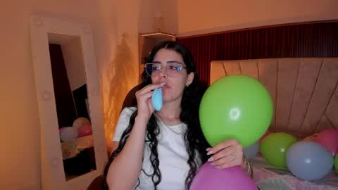 Niah  You can call me Ni or cutie haha online show from April 2026 09:04:02 PM