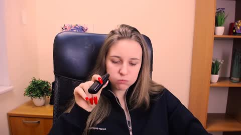 Snapshot of _nicole_new chatting on January 2025 12:15:01 PM Nica online show from January 2025 12:15:01 PM