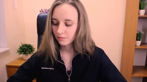 Snapshot of _nicole_new chatting on January 2025 03:21:01 PM Nica online show from January 2025 03:21:01 PM