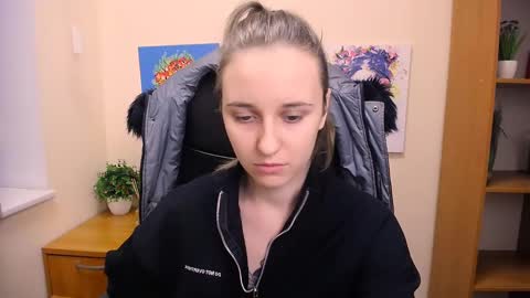 Snapshot of _nicole_new chatting on February 2025 12:37:01 PM Nica online show from February 2025 12:37:01 PM