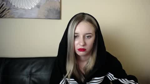 Nica online show from November 2025 01:54:02 PM