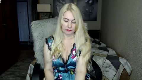 Donella    online show from December 2025 05:47:01 AM