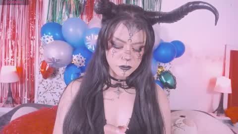 niiky online show from December 2024 12:30:02 PM