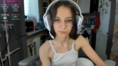 Snapshot of _nika_kik chatting on May 2026 03:41:02 PM Nika online show from May 2026 03:41:02 PM