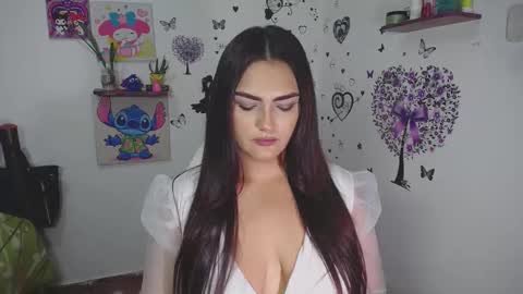 Nina  online show from November 2025 06:39:01 PM