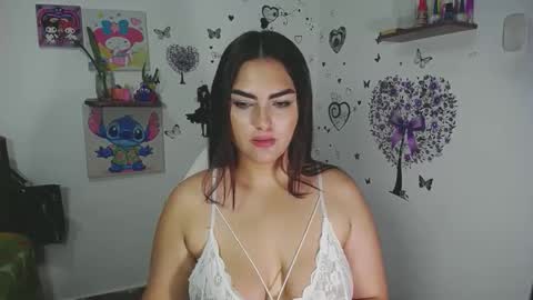 Nina  online show from November 2025 06:40:01 PM