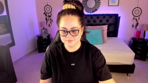 Snapshot of _oliviajoness chatting on May 2026 12:11:02 PM Olivia jones online show from May 2026 12:11:02 PM