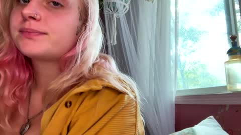 Snapshot of _peaceoutgirlscout_ chatting on October 2025 08:07:02 PM _peaceoutgirlscout_ online show from October 2025 08:07:02 PM