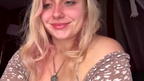 Snapshot of _peaceoutgirlscout_ chatting on October 2025 05:16:02 AM _peaceoutgirlscout_ online show from October 2025 05:16:02 AM