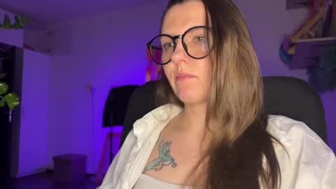  HADLY today day-off see u online 0112  online show from February 2025 06:27:02 PM