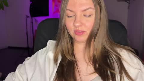  HADLY today day-off see u online 0112  online show from March 2025 05:29:01 PM