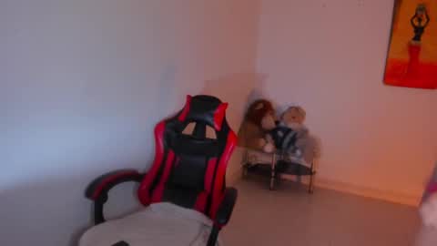 Stefany online show from September 2025 02:53:02 PM