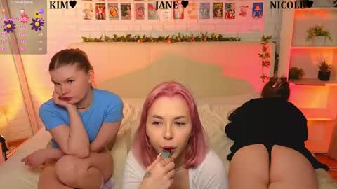 Merlizz Eva Jane Mila Nicole  left to right  online show from June 2026 01:28:02 AM