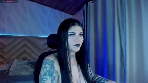 Snapshot of _raven_black chatting on October 2025 12:03:01 PM Raven online show from October 2025 12:03:01 PM