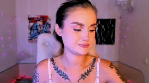 _ravena online show from October 2025 10:25:01 AM