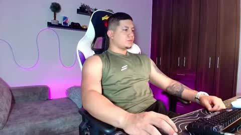 Roberto online show from March 2025 12:33:02 PM