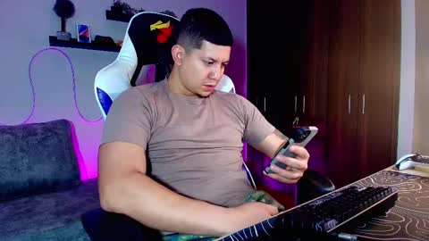 Roberto online show from March 2025 12:52:01 PM