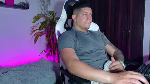 Roberto online show from November 2025 01:00:02 PM