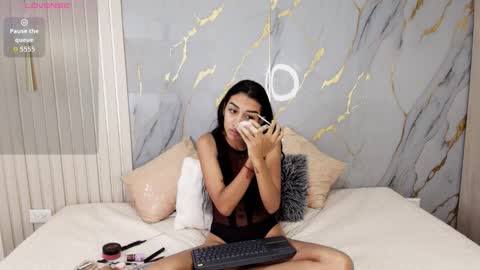 SAMARA SMITH  online show from November 2025 12:37:01 PM