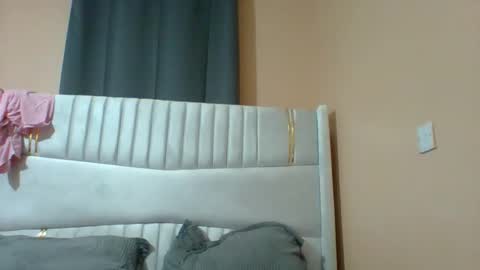 _sassydiva_ online show from November 2025 12:39:02 PM