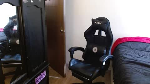 Snapshot of _schnnneider_ chatting on October 2025 08:17:02 PM SCHNEIDER online show from October 2025 08:17:02 PM