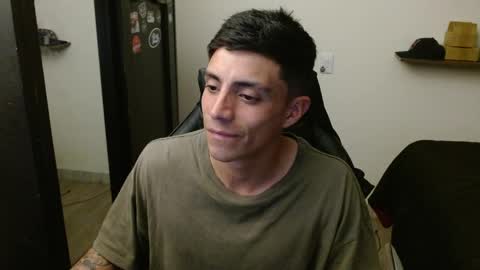 Snapshot of _schnnneider_ chatting on May 2026 12:52:02 AM SCHNEIDER online show from May 2026 12:52:02 AM