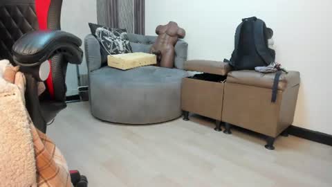 Snapshot of _selene_red chatting on June 2026 01:49:01 AM Selene online show from June 2026 01:49:01 AM