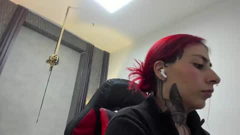 Snapshot of _selene_red chatting on June 2026 01:41:02 AM Selene online show from June 2026 01:41:02 AM