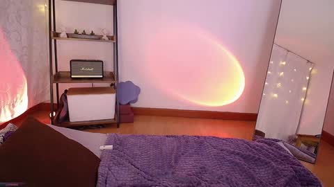 Laura online show from January 2025 07:05:01 AM