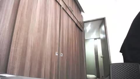 Juan Pablo-independent model online show from April 2026 05:28:01 PM