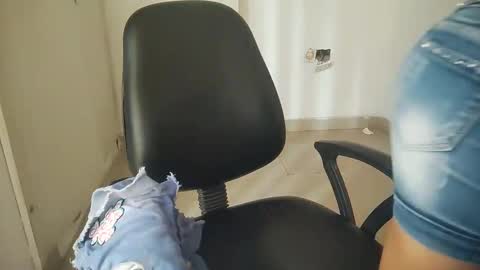 Snapshot of _shalini_0 chatting on October 2025 04:10:01 AM _shalini_0 online show from October 2025 04:10:01 AM