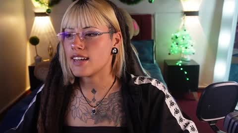 _sharlotte777 online show from December 2024 05:11:01 PM