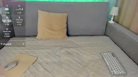 _smetanka_ online show from February 2025 06:01:01 PM