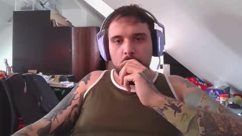 _smiley_bear27 online show from October 2025 04:32:02 AM