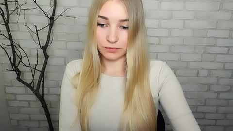 Snapshot of _snow_queen__ chatting on December 2024 04:57:02 PM Rachel online show from December 2024 04:57:02 PM