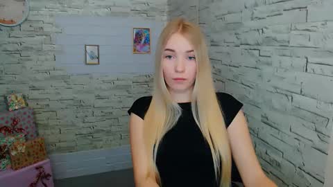 Snapshot of _snow_queen__ chatting on January 2025 12:12:02 PM Rachel online show from January 2025 12:12:02 PM