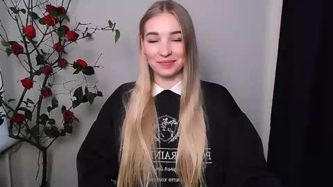 Snapshot of _snow_queen__ chatting on November 2025 02:16:01 PM Rachel online show from November 2025 02:16:01 PM