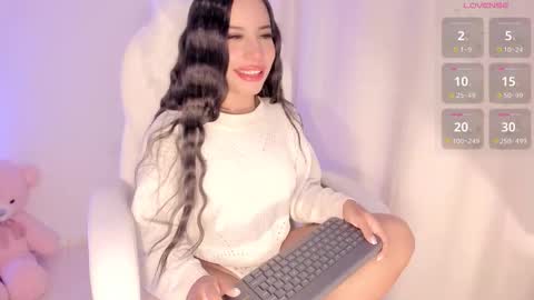 Snapshot of _sofiaa__ chatting on September 2025 12:47:01 AM online show from September 2025 12:47:01 AM