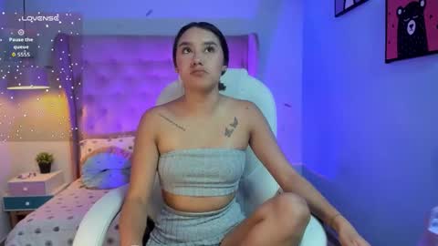 Sophie  online show from February 2026 07:33:02 PM