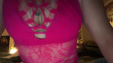 _ssandks_ online show from July 2026 06:53:02 AM