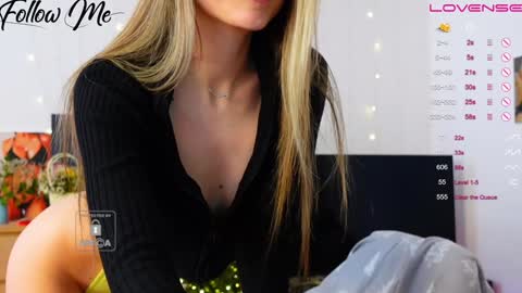 Snapshot of _sweetcams_ chatting on December 2024 06:56:02 AM Dasha  online show from December 2024 06:56:02 AM