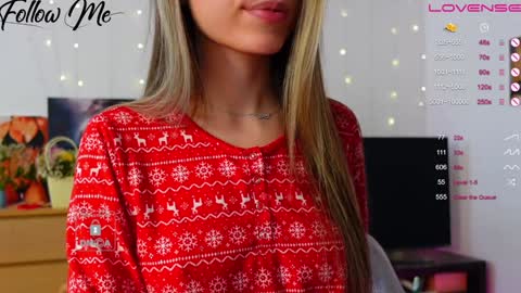 Snapshot of _sweetcams_ chatting on December 2024 08:31:02 AM Dasha  online show from December 2024 08:31:02 AM