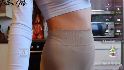 Snapshot of _sweetcams_ chatting on January 2025 08:44:02 AM Dasha  online show from January 2025 08:44:02 AM