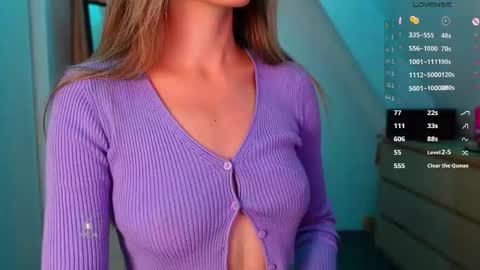 Snapshot of _sweetcams_ chatting on September 2025 06:03:01 AM Dasha  online show from September 2025 06:03:01 AM