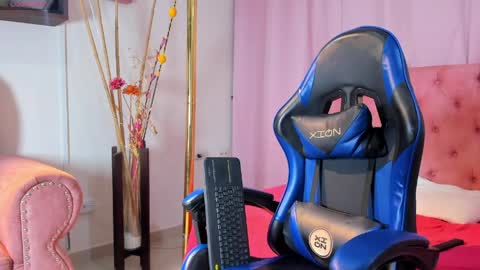 Snapshot of _taylor_black chatting on April 2026 08:40:01 PM Taylor online show from April 2026 08:40:01 PM