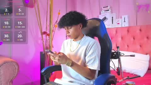 Snapshot of _taylor_black chatting on April 2026 09:49:02 PM Taylor online show from April 2026 09:49:02 PM