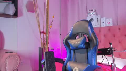 Snapshot of _taylor_black chatting on April 2026 09:19:01 PM Taylor online show from April 2026 09:19:01 PM